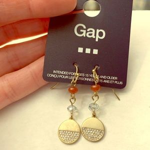 💰 Gap Drop-style earrings